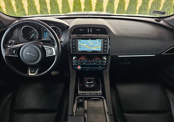 Jaguar F-Pace cena 149900 przebieg: 35000, rok produkcji 2017 z Szepietowo małe 562